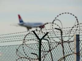 Linienflug in den nächsten Tagen: Regierung lässt Afghanen mit Aufnahmezusage aus Pakistan einreisen